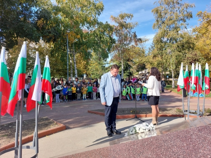 Свищов отбеляза Деня на народните будители 