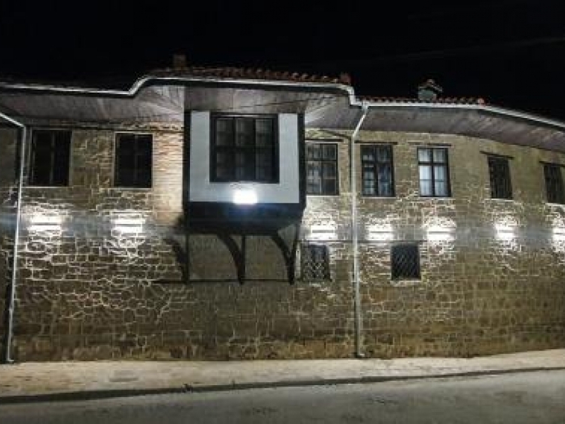Паметници на културата в Свищов грейнаха с художествено осветление 