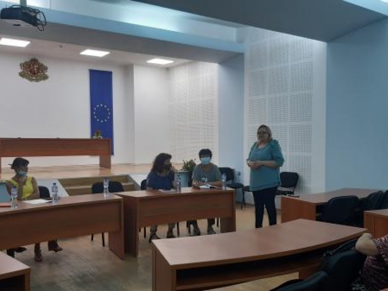 Десетки граждани посетиха днес съвместната приемна на Община Свищов, Дирекция „Социално подпомагане“ и Дирекция „Бюро по труда“ в Свищов 