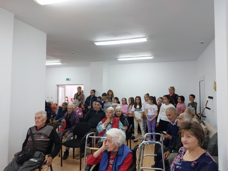 Потребителите в ДСХ „Мария Луиза” – гр. Свищов отбелязаха Международния ден на възрастните хора 
