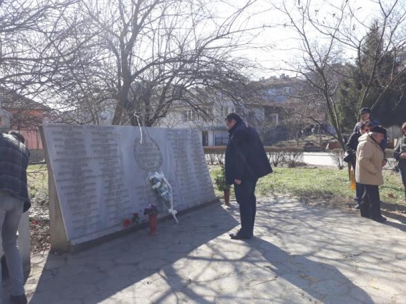 На 4 март в Свищов почетоха паметта на жертвите от земетресението през 1977 година  