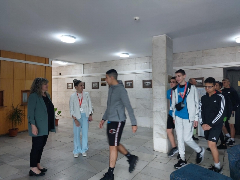 Младши посланици на Европейския парламент посетиха Община Свищов 