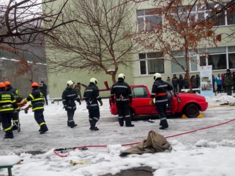 В Свищов отбелязаха Международния ден на доброволеца със съвместна демонстрация