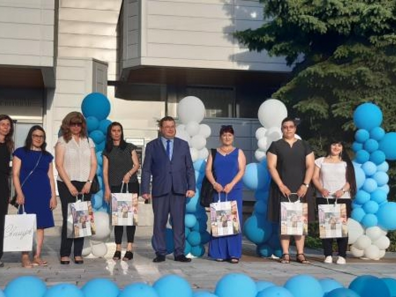Четирима пълни отличници бяха удостоени от Община Свищов с почетната награда „Зрелостник на годината“