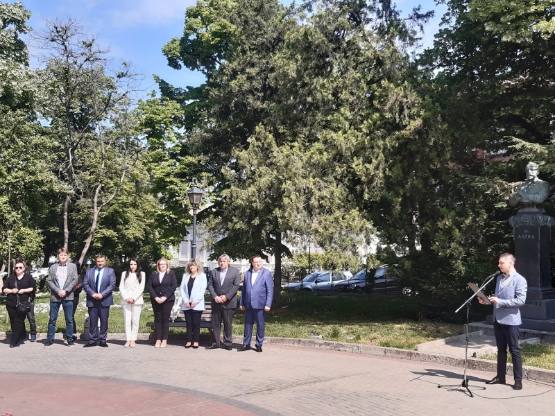 125 години от гибелта на Алеко Константинов бяха отбелязани днес в Свищов и София
