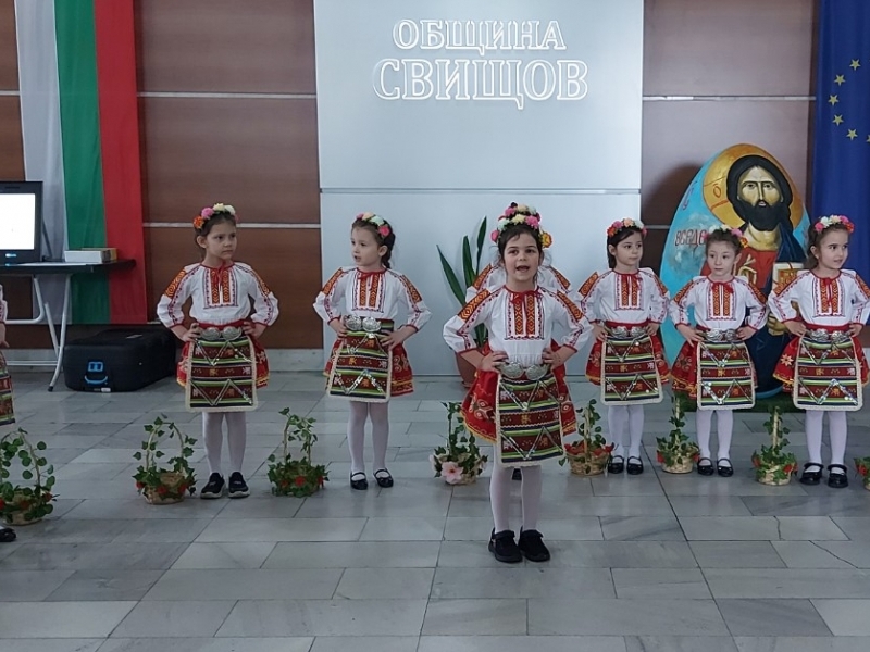 Община Свищов посрещна лазарки от ДГ "Васил Левски"