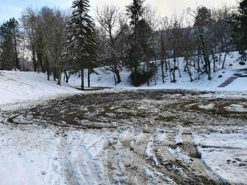 Вандали вилняха в местността Паметниците край Свищов 