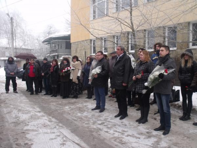 Свищовлии поднесоха цветя на паметната плочата на Димитър Начович