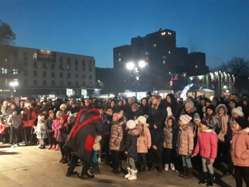 Грейна коледната украса в Свищов