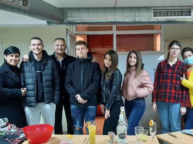 Най-добрият барман в света разкри тънкостите от своята професия пред ученици от ПДТГ „Димитър Хадживасилев“ – Свищов 