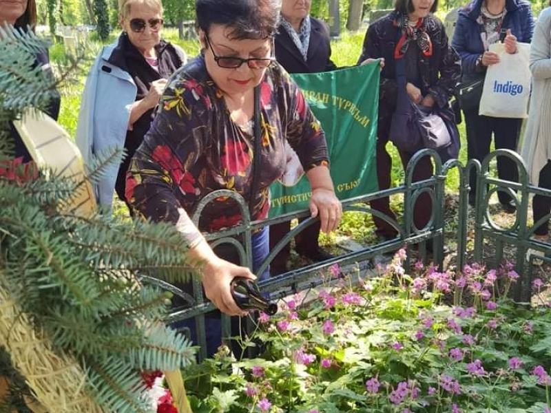 125 години от гибелта на Алеко Константинов бяха отбелязани днес в Свищов и София