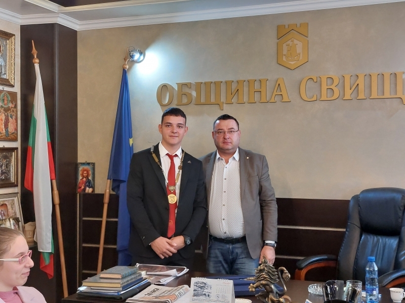 С подкрепата на Младежки център в Свищов бе реализирана инициативата „МЕНИДЖЪР ЗА ЕДИН ДЕН“