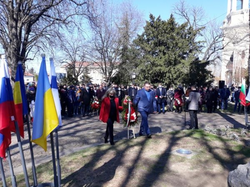  В Свищов тържествено бе отбелязан Денят на българската Свобода
