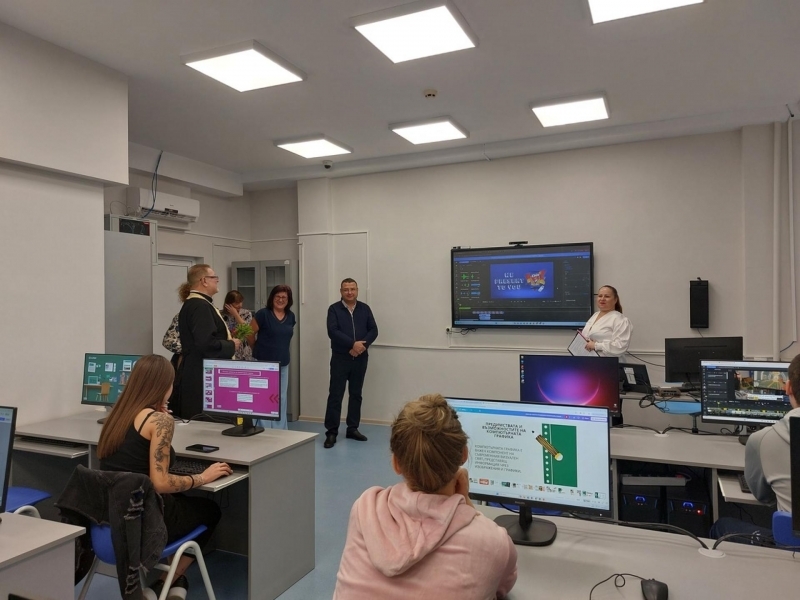 В СУ "Димитър Благоев" официално бяха открити нова спортна площадка и STEM център 