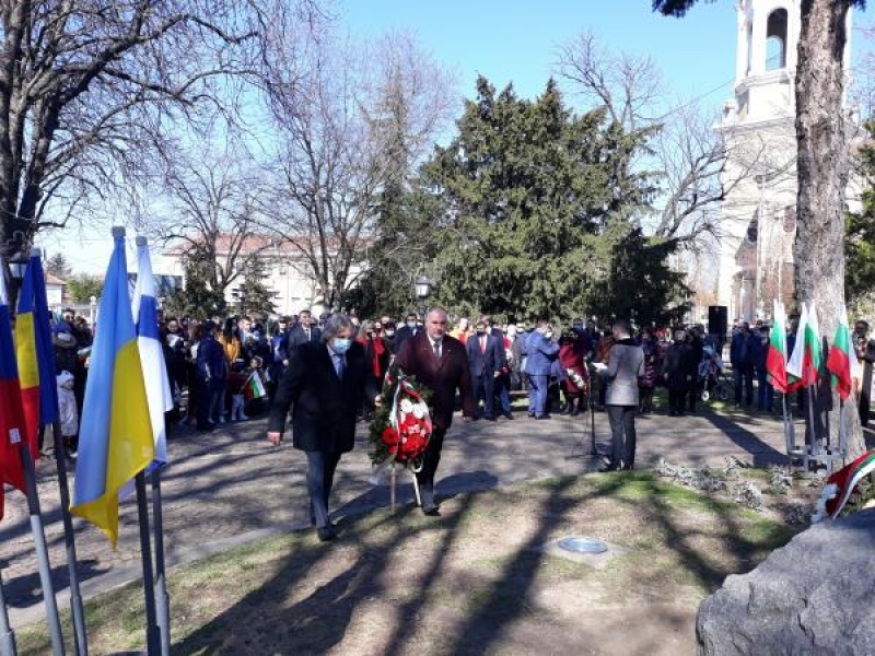  В Свищов тържествено бе отбелязан Денят на българската Свобода