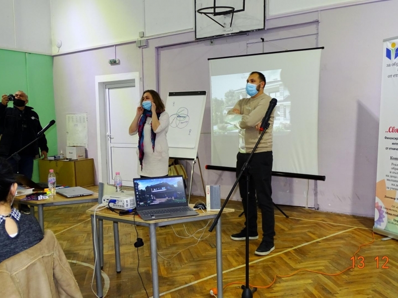 По проект „Свят като цвят“ в ОУ „Св. св. Кирил и Методий“ – с. Овча могила се проведе кръгла маса на тема: „Активно включване на родителите в училищния живот“ 