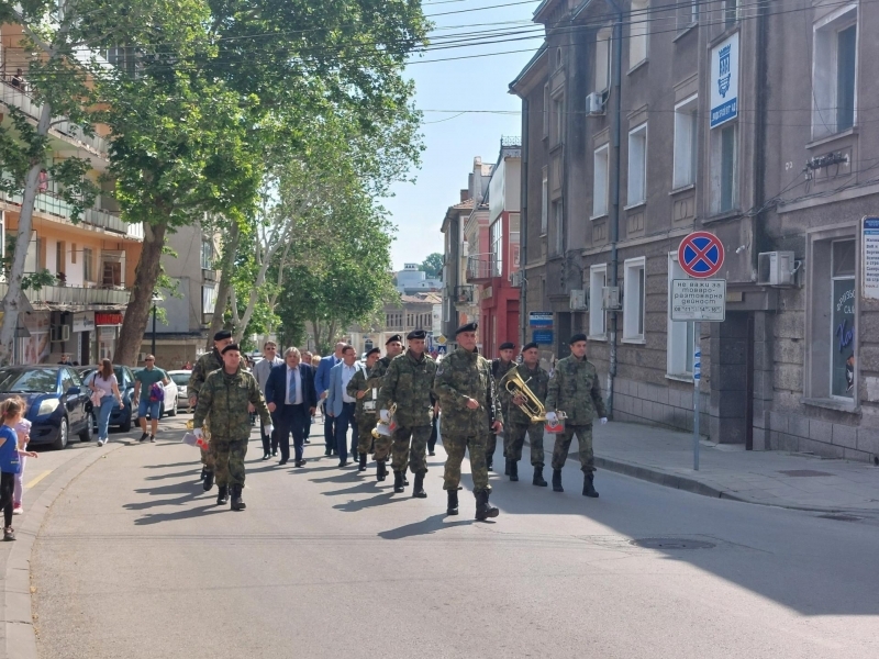Денят на храбростта и празника на Българската армия тържествено беше отбелязан в Свищов 