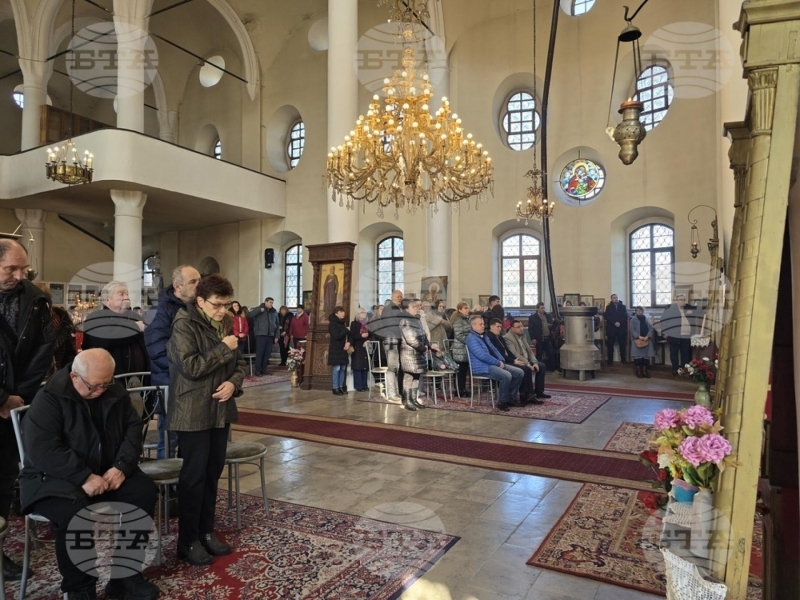 Музикалният албум „Древните химни на православието – музика от манастирите“ бе представен в храм „Света Троица“ в Свищов 