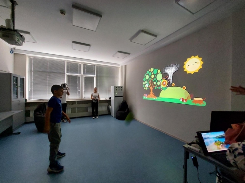 В СУ "Димитър Благоев" официално бяха открити нова спортна площадка и STEM център 