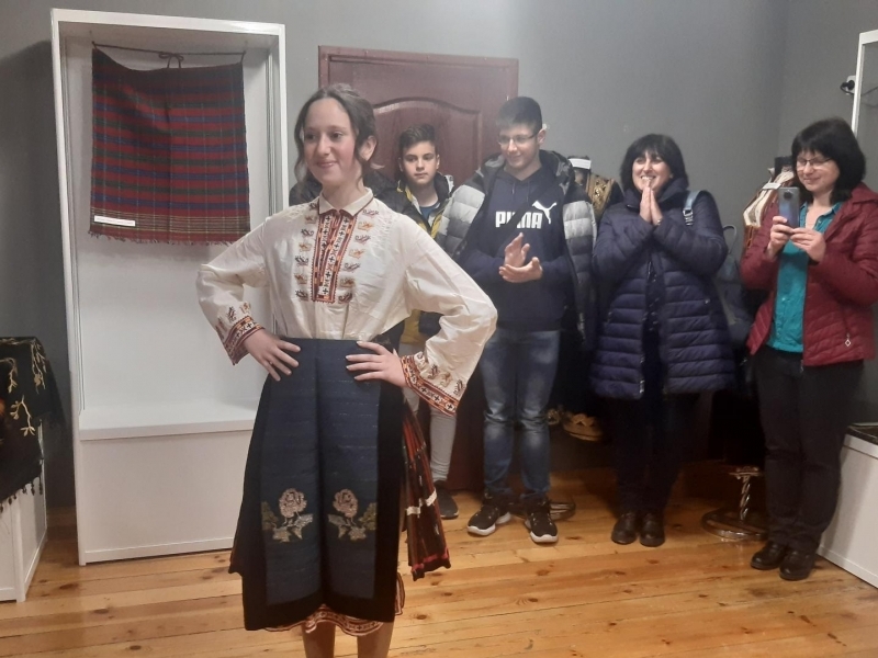 В къща музей „Алеко Константинов“ – град Свищов днес бе открита изложба „Дарени предмети, споделени истории“
