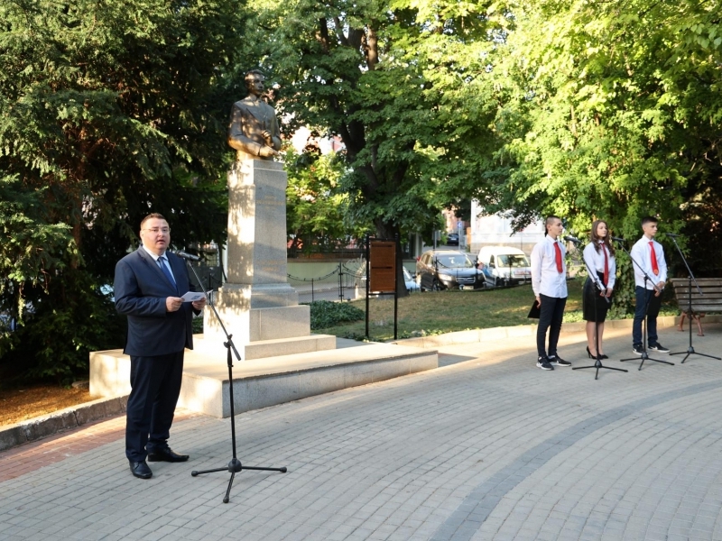 С общоградско поклонение в Свищов бяха отбелязани 160 години от рождението на проф. Иван Шишманов 