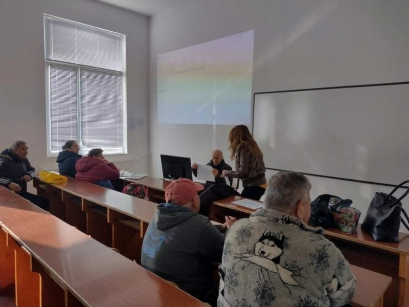 В ОБЩИНА СВИЩОВ СЕ ПРОВЕЖДАТ ОБУЧЕНИЯ ПО ПРОФЕСИЯ  „РАБОТНИК В ОЗЕЛЕНЯВАНЕТО“ 