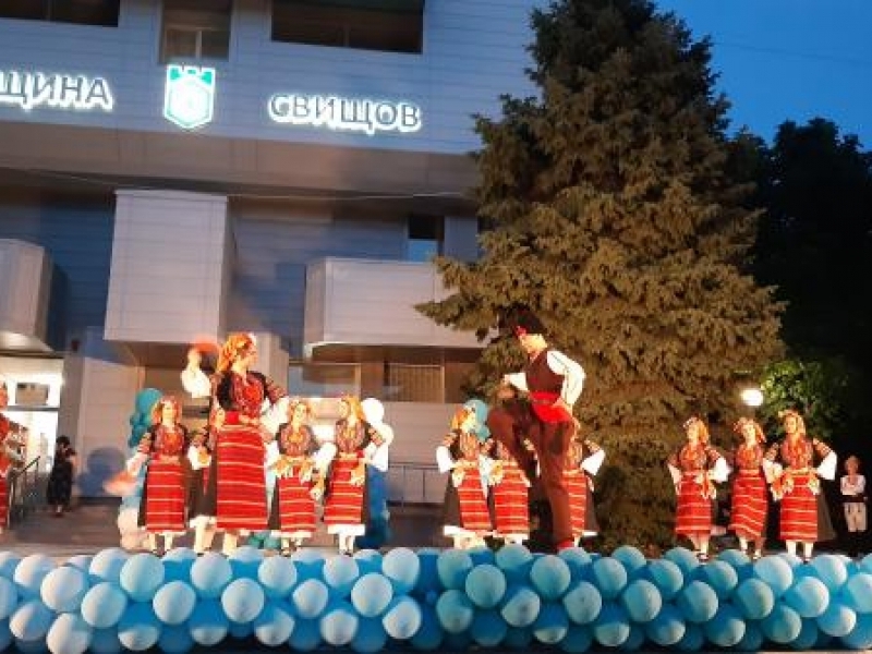 ГОДИШНИТЕ НАГРАДИ ЗА ОБРАЗОВАНИЕ И КУЛТУРА ЗА 2021 ГОДИНА БЯХА ВРЪЧЕНИ В СВИЩОВ