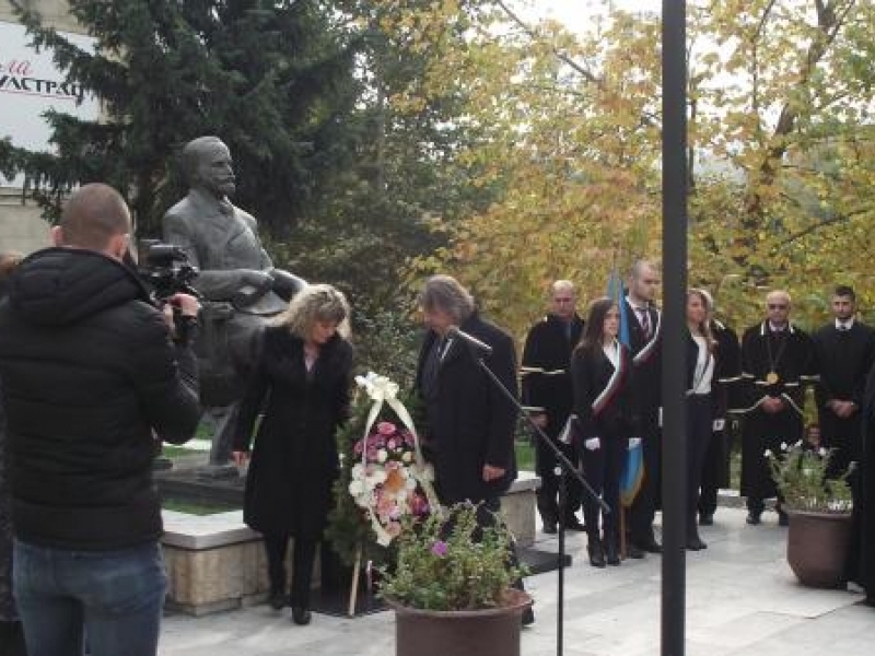 Ръководството на община Свищов уважи патронния празник на СА „Д. А. Ценов“