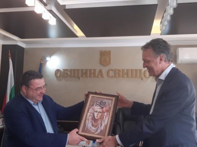 Посланикът на Кралство Нидерландия Н.Пр. Юриен ван дер Хорст посети Свищов