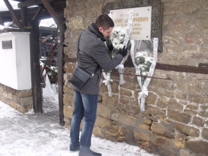 Свищовлии поднесоха цветя на паметната плочата на Димитър Начович