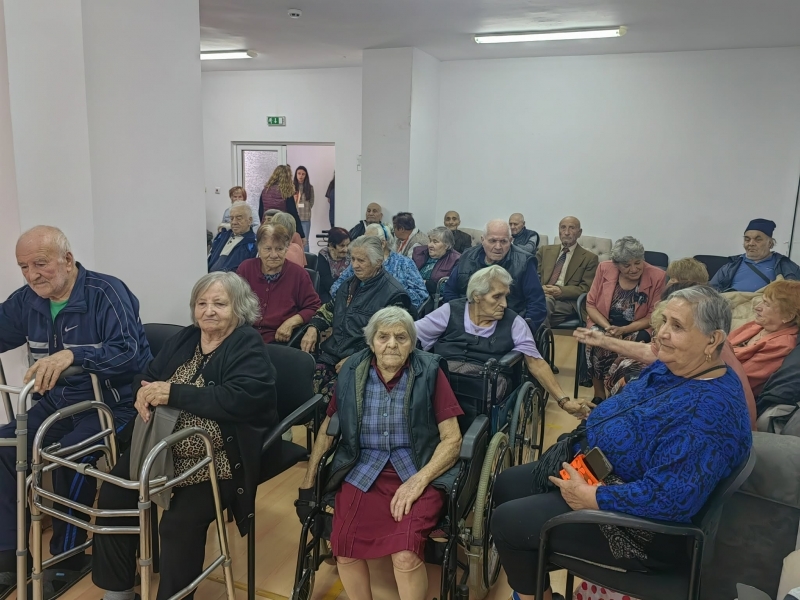 Кметът на Свищов приветства възрастните хора в ДСХ "Мария Луиза" по повод техния празник 
