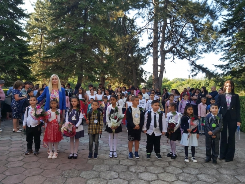 Първият учебен ден бе тържествено отбелязан в образователните институции в община Свищов 