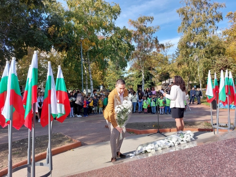 Свищов отбеляза Деня на народните будители 