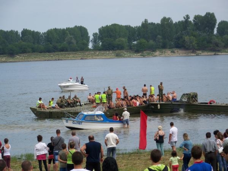 76 смелчаци скочиха във водите на Дунав